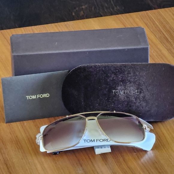Tom Ford Other - $390 Brand New 100% Auth Tom Ford Ronnie FT0439 Brown Gradient Sunglasses